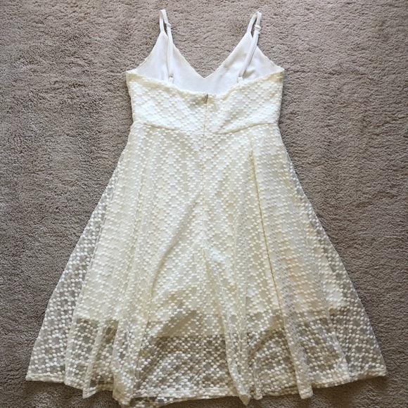 Gorgeous dress with sheer overlay - Picture 3 of 3